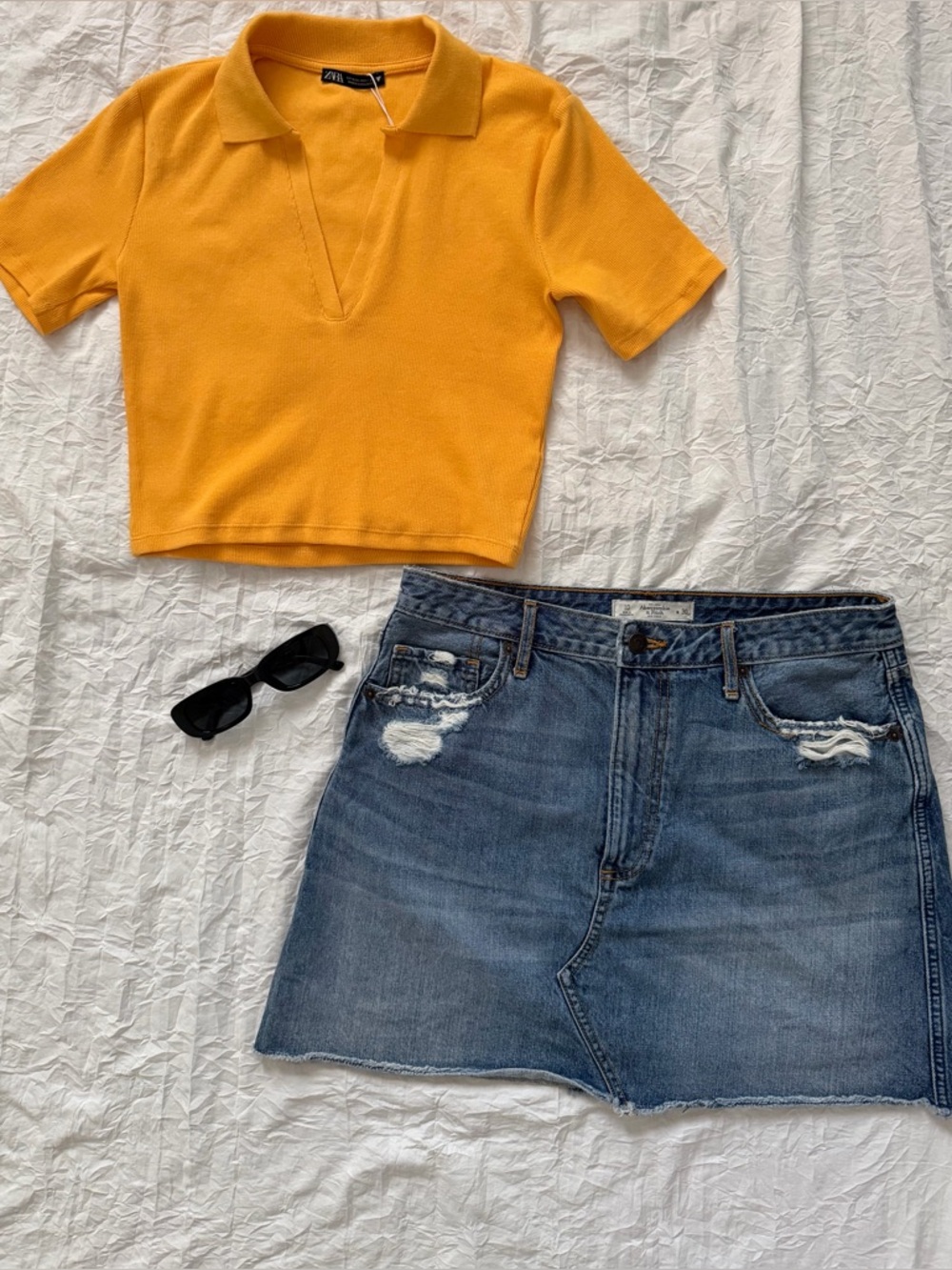 NWT Zara - Women's Short Sleeve V‑Neck Polo Crop Top - Yellow - Picture 15 of 16